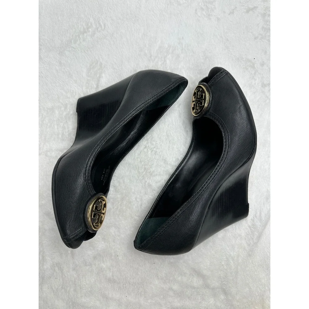 Tory Burch Black Leather Peep Toe Wedge Pumps Gold Logo Medallion 10M 4304